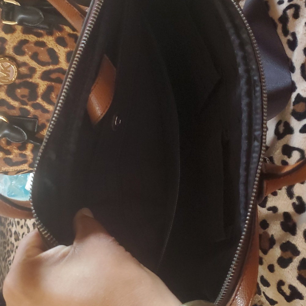 Unisex Michael Kors Brown Leather Lap Bag. New Condition! Only Worn A Few Times! - Picture 2 of 2